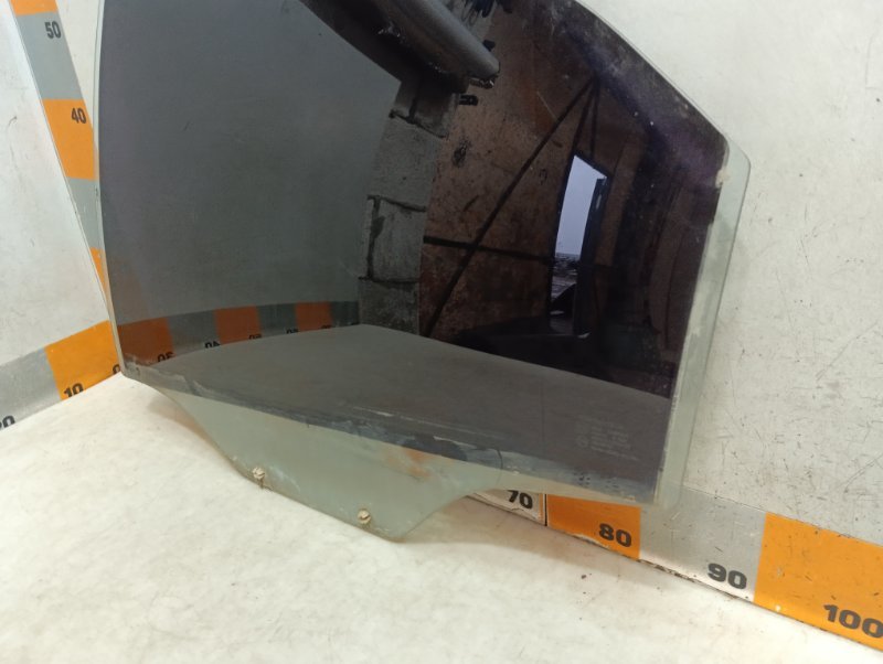 Стекло двери задней левой