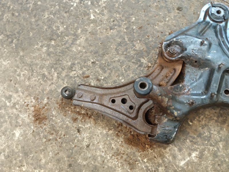 Балка подмоторная