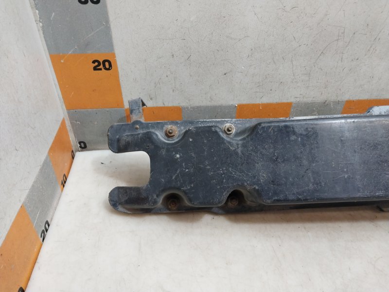 Усилитель переднего бампера