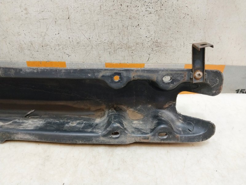 Усилитель переднего бампера