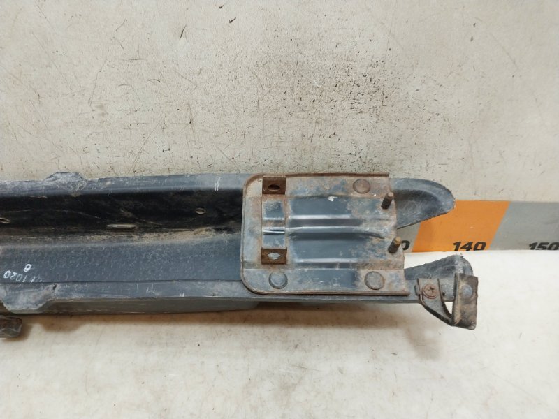 Усилитель переднего бампера