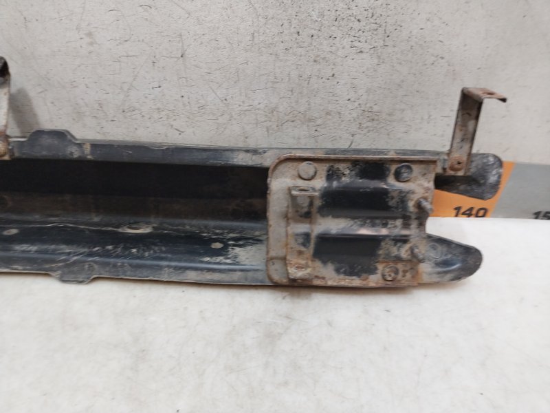 Усилитель переднего бампера