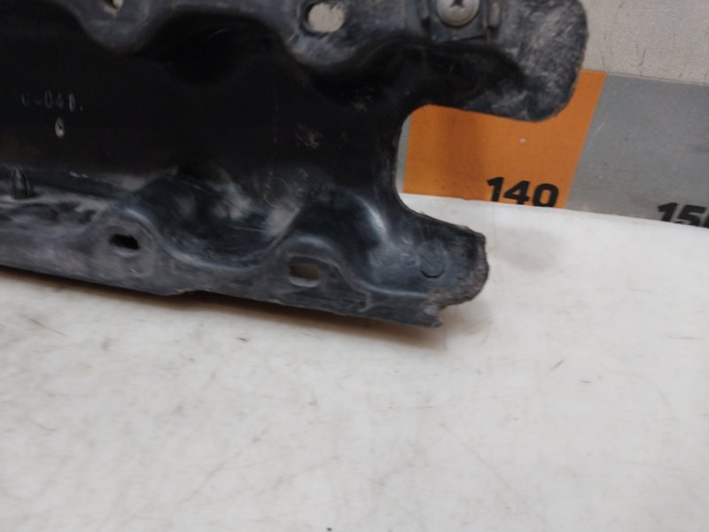 Усилитель переднего бампера