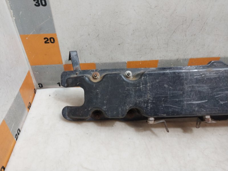 Усилитель переднего бампера