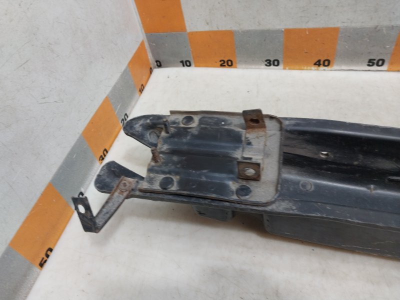 Усилитель переднего бампера