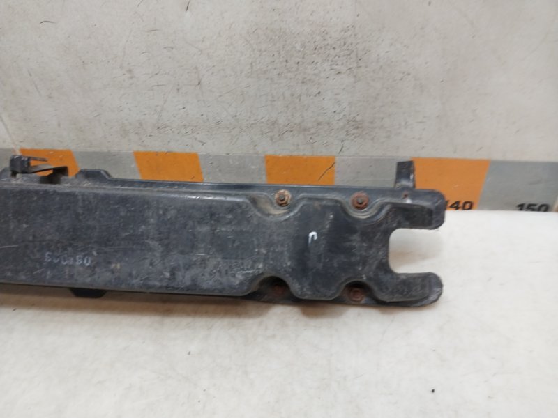 Усилитель переднего бампера