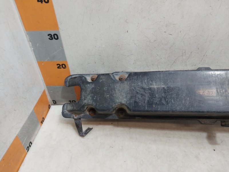 Усилитель переднего бампера