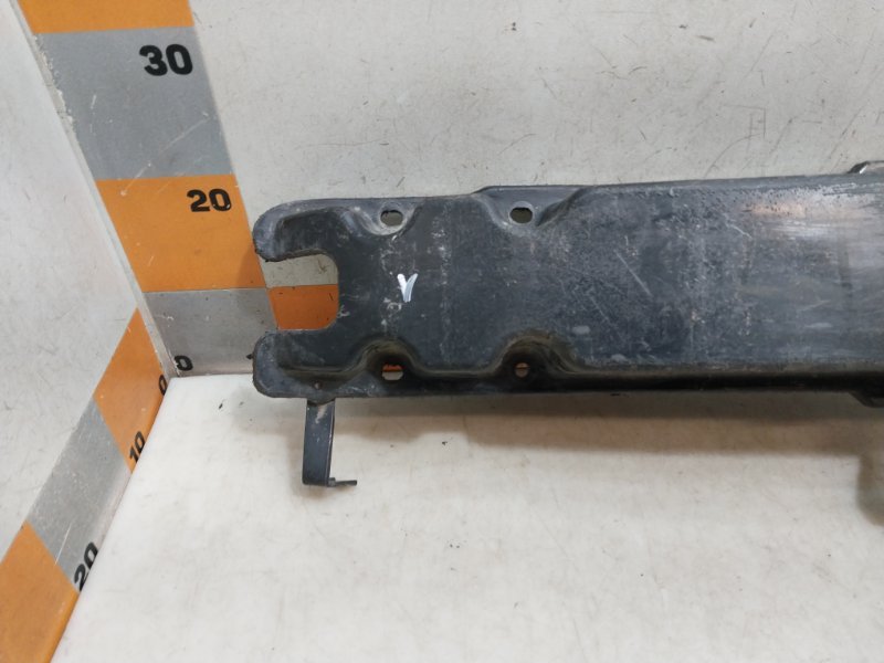 Усилитель переднего бампера