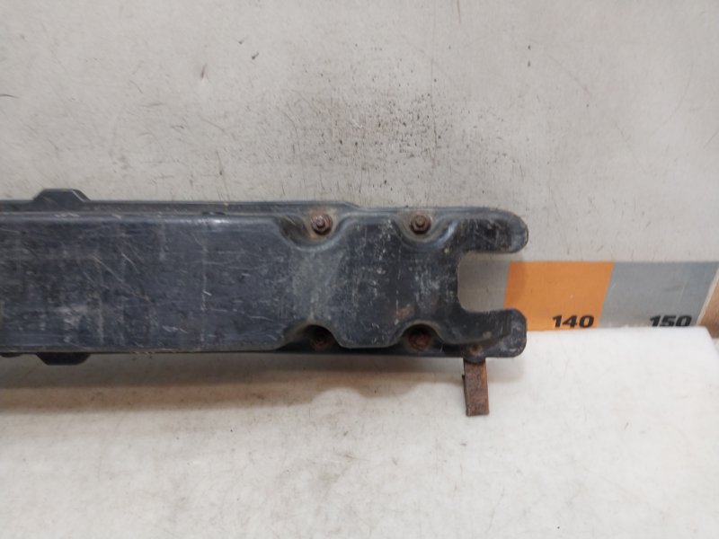 Усилитель переднего бампера