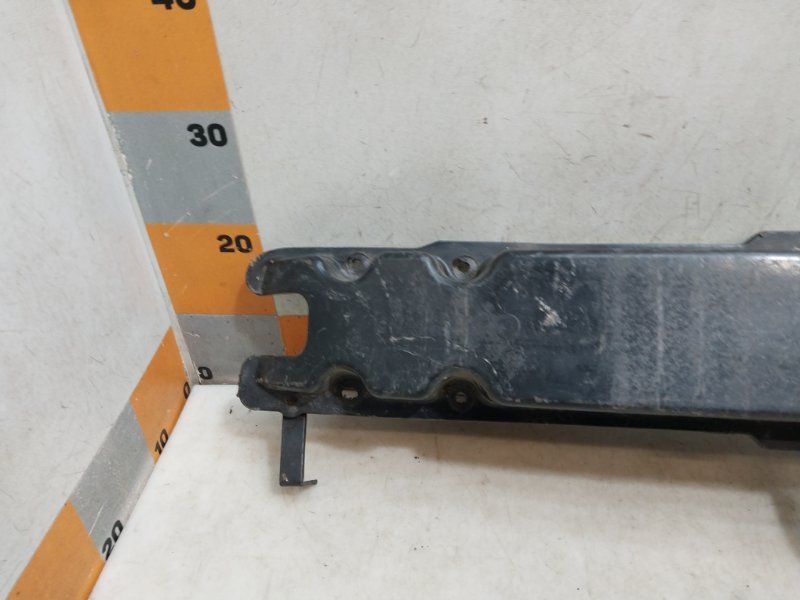 Усилитель переднего бампера