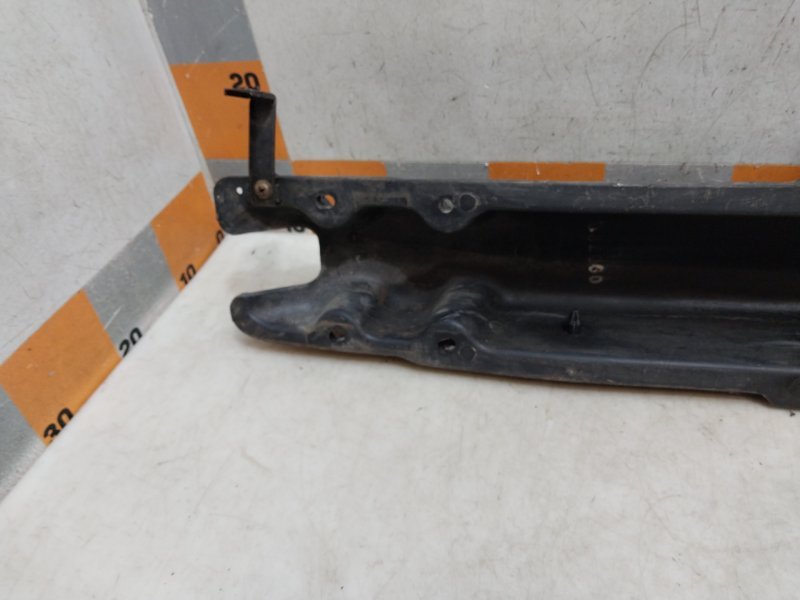 Усилитель переднего бампера