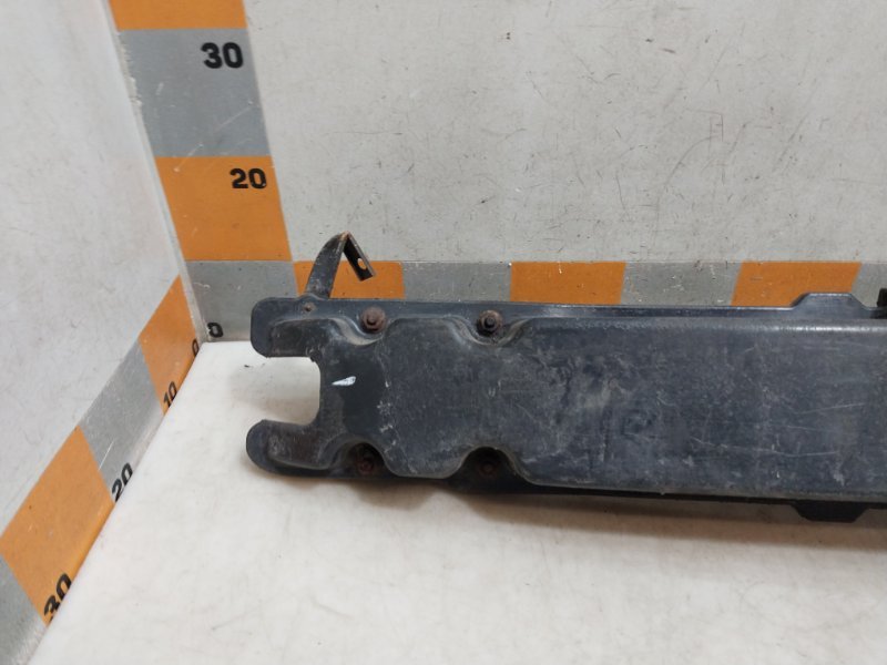 Усилитель переднего бампера