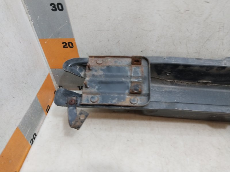 Усилитель переднего бампера