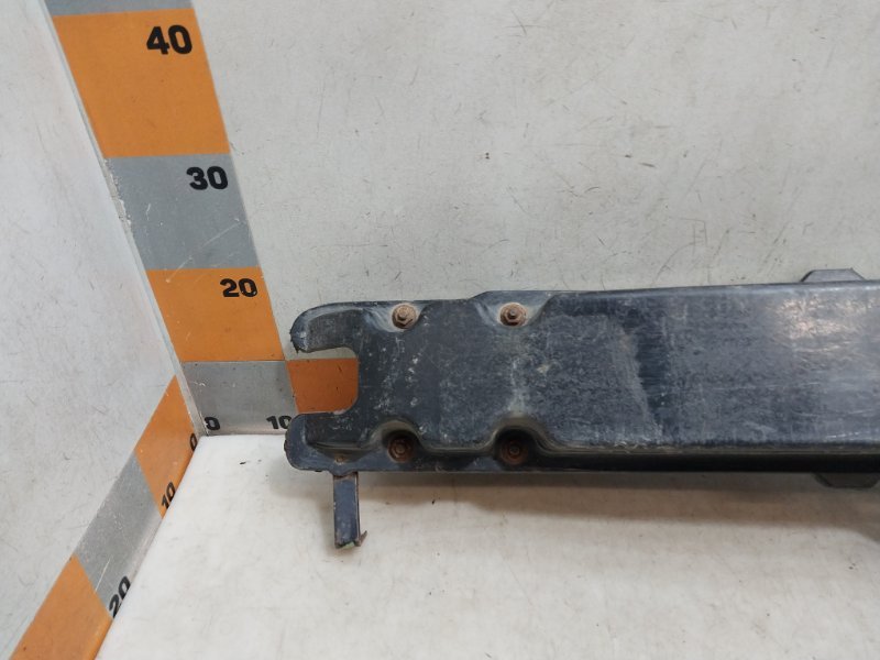 Усилитель переднего бампера