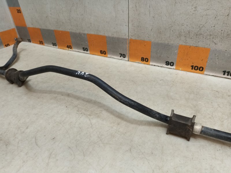 Стабилизатор передний