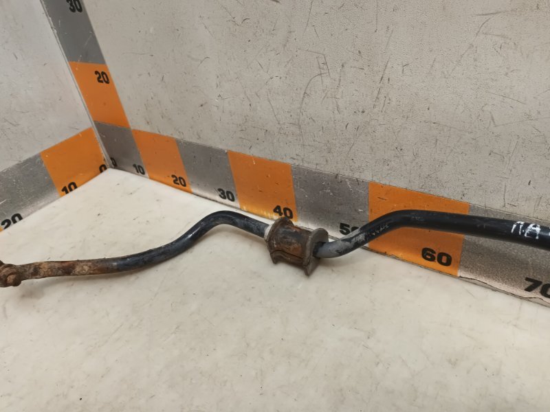 Стабилизатор передний