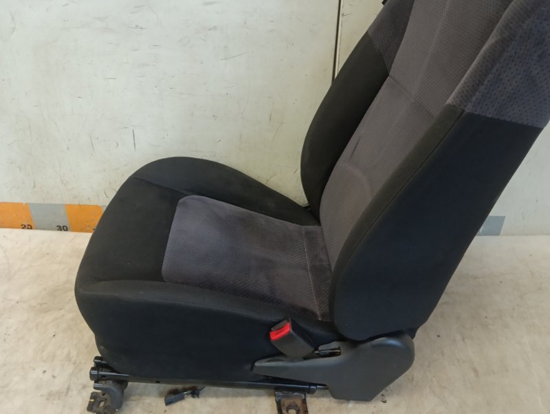 Сиденье переднее правое