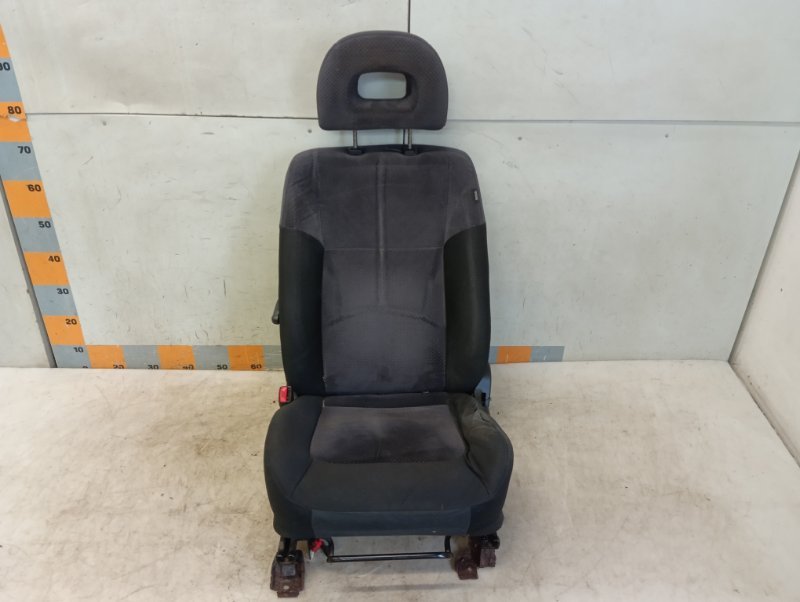 Сиденье переднее левое