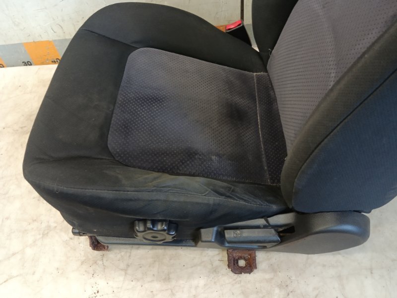 Сиденье переднее левое