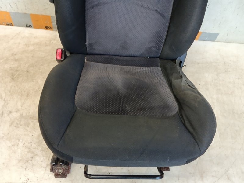 Сиденье переднее левое