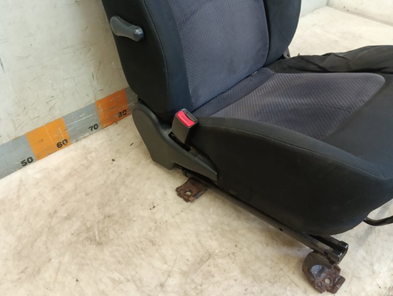 Сиденье переднее левое