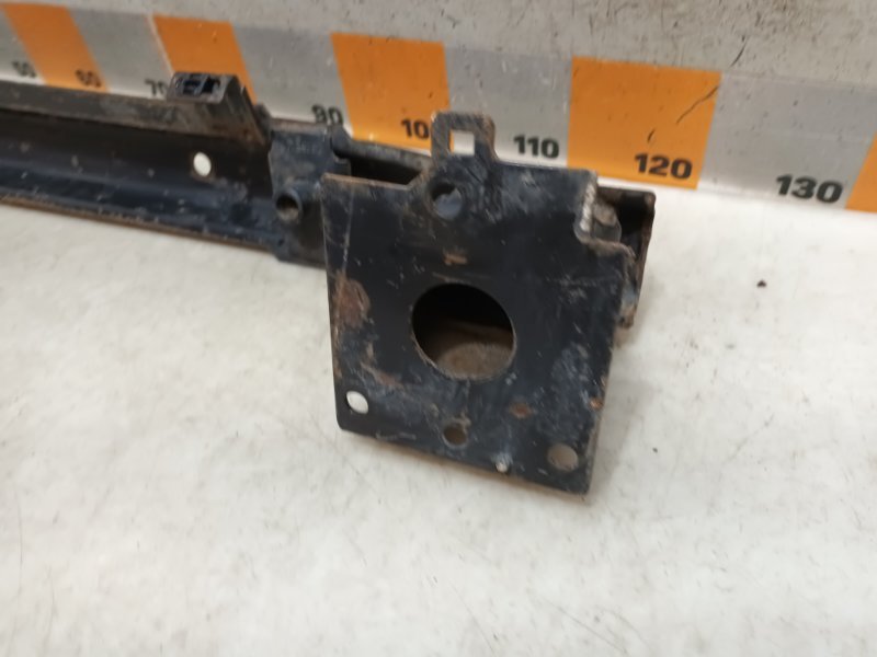 Усилитель переднего бампера