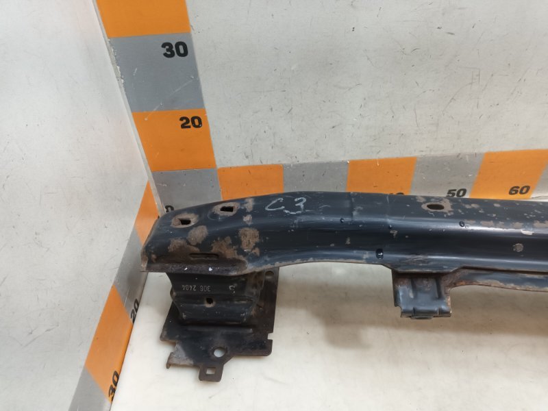 Усилитель переднего бампера