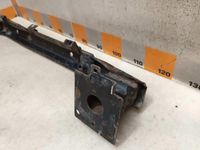 Усилитель переднего бампера