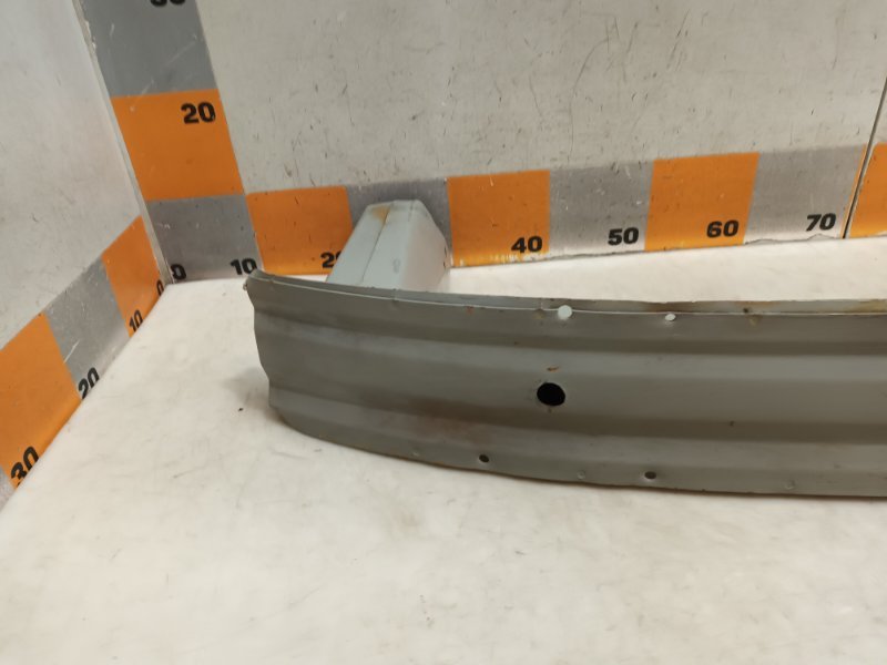 Усилитель переднего бампера