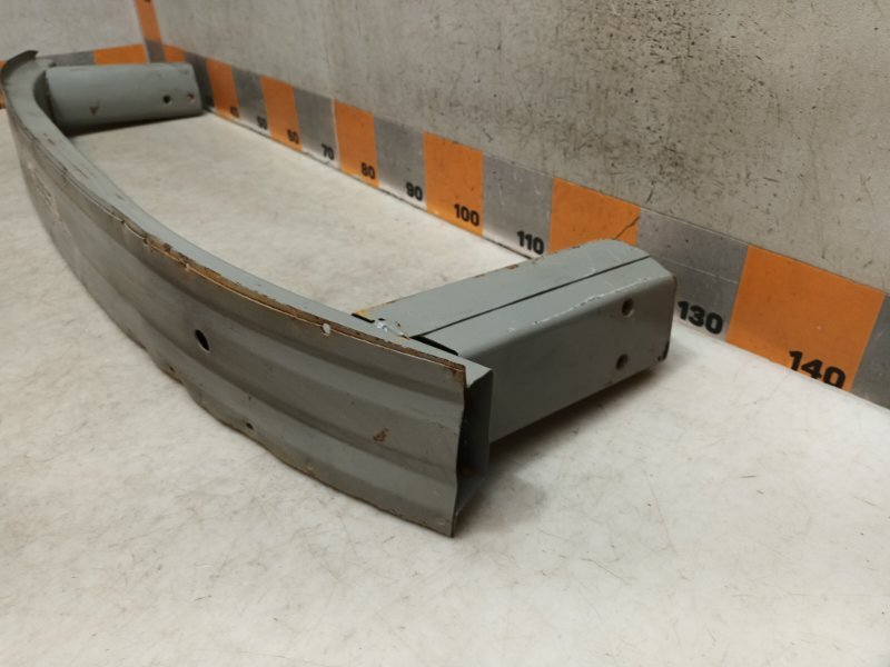 Усилитель переднего бампера