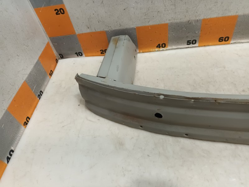 Усилитель переднего бампера