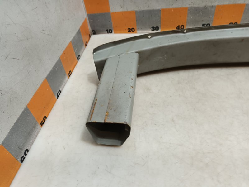 Усилитель переднего бампера