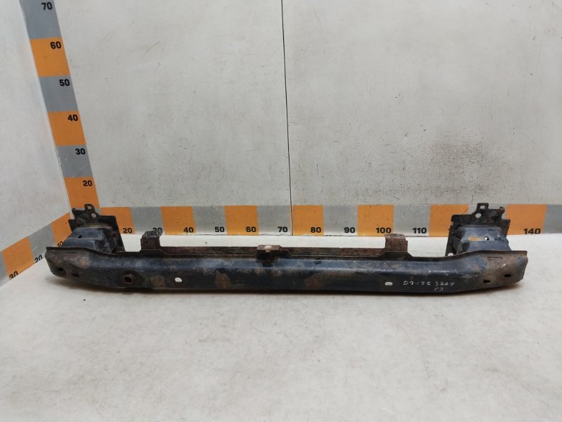 Усилитель переднего бампера