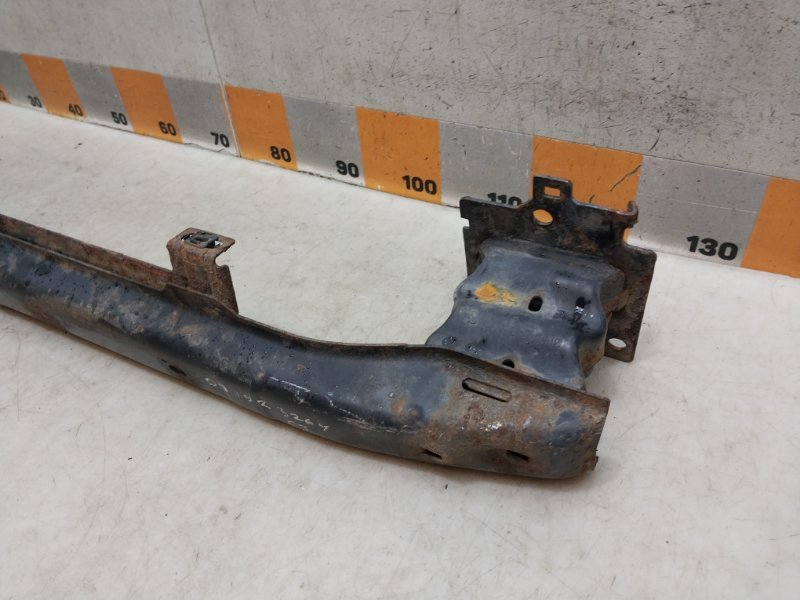 Усилитель переднего бампера