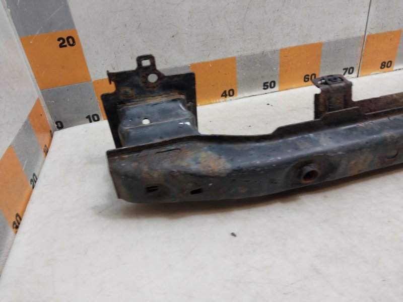 Усилитель переднего бампера