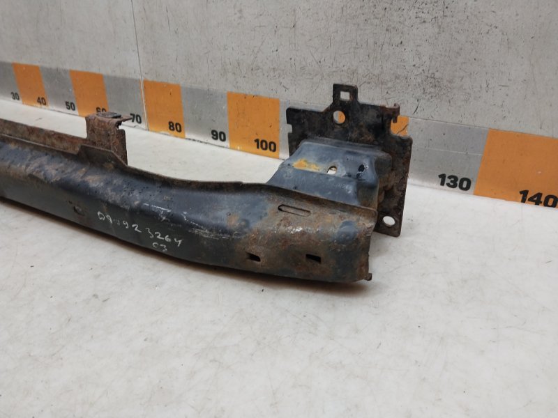 Усилитель переднего бампера