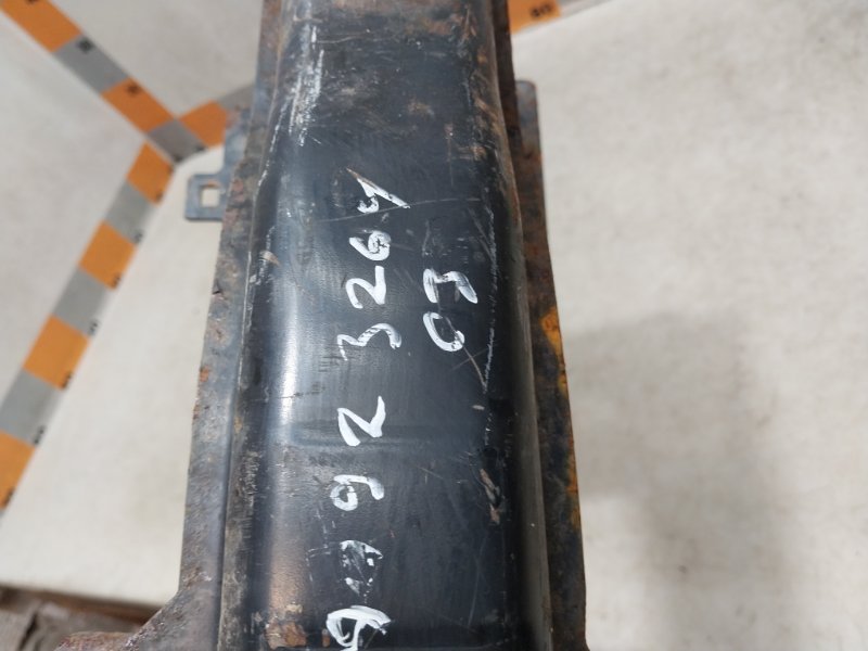 Усилитель переднего бампера