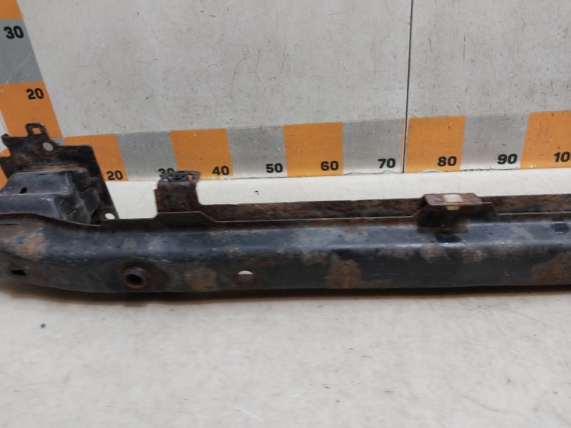 Усилитель переднего бампера