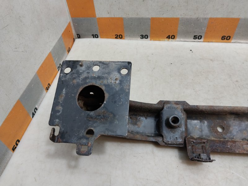 Усилитель переднего бампера