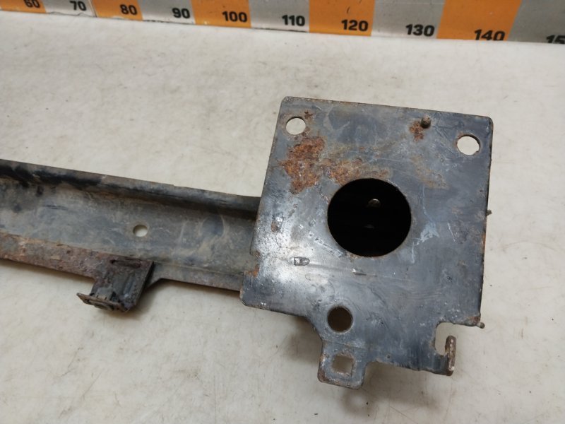 Усилитель переднего бампера