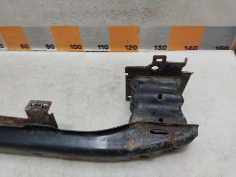 Усилитель переднего бампера