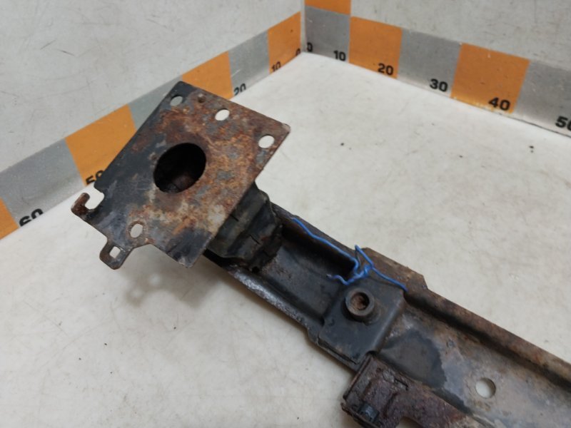 Усилитель переднего бампера