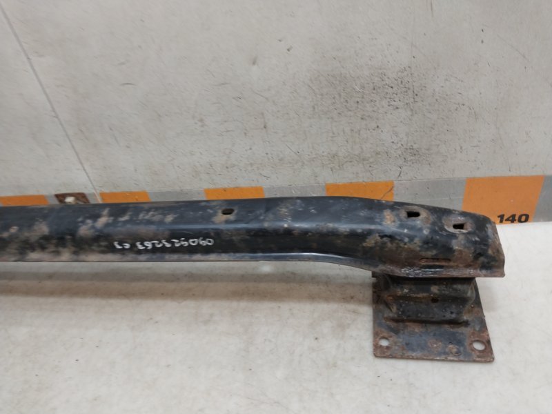 Усилитель переднего бампера