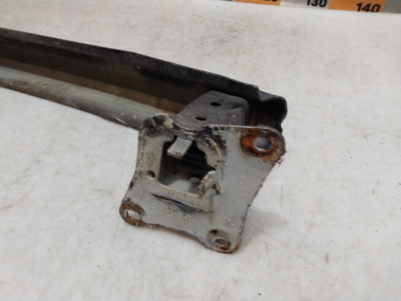 Усилитель заднего бампера