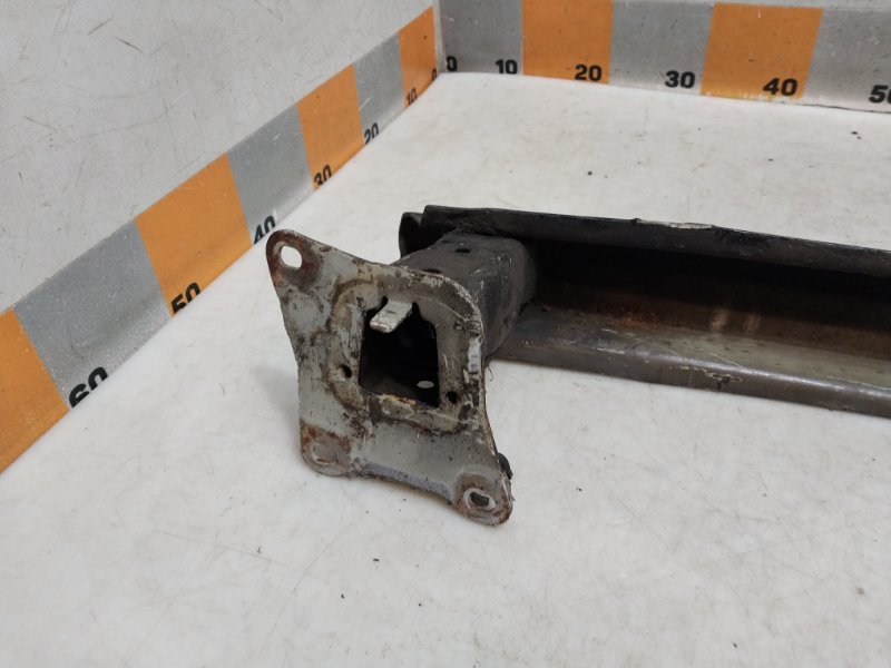 Усилитель заднего бампера