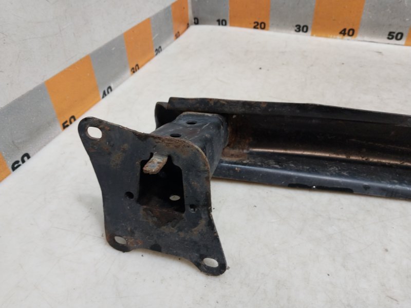 Усилитель заднего бампера