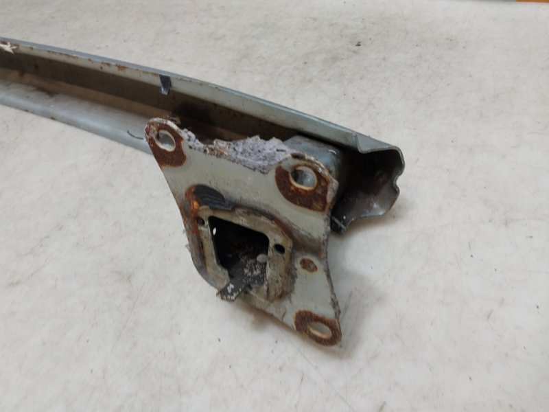 Усилитель заднего бампера