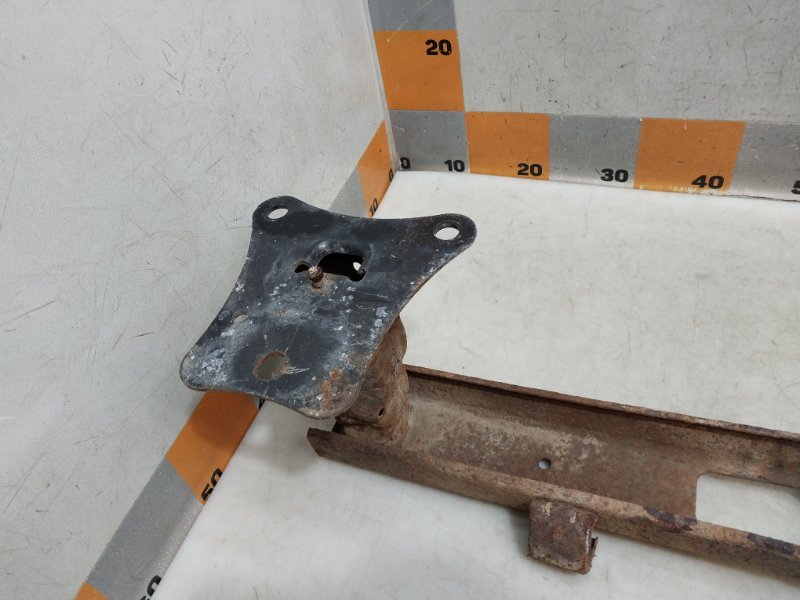 Усилитель заднего бампера