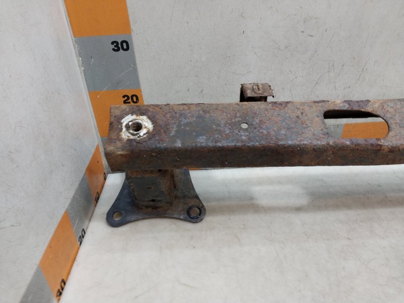 Усилитель заднего бампера