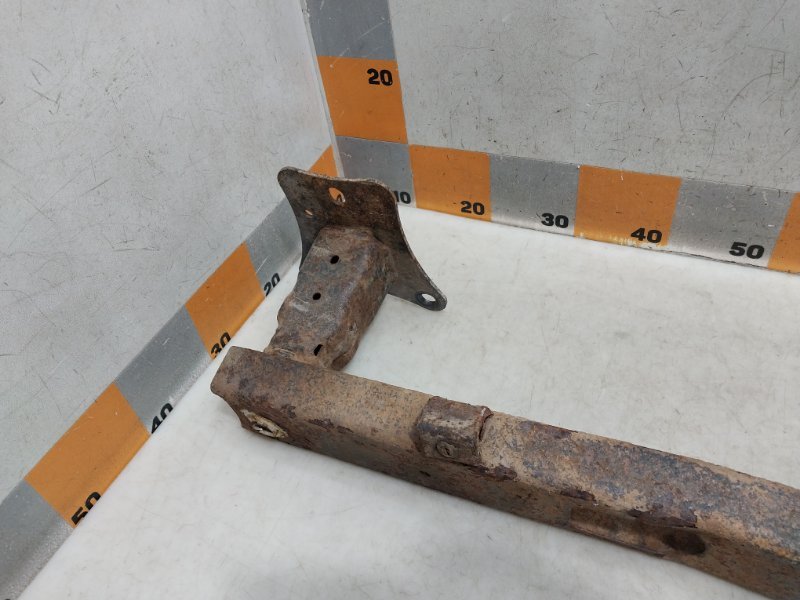 Усилитель заднего бампера